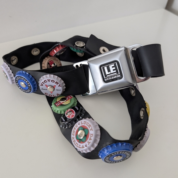 Littlearth Bottle Cap Belt - Picture 2 of 6